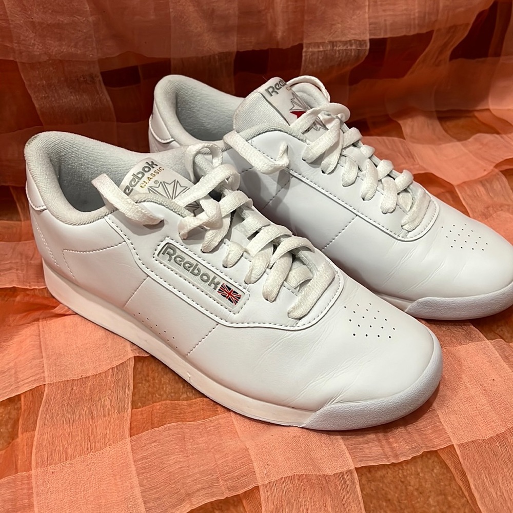 Reebok classic tennis shoes